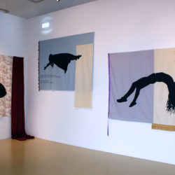 Lévitations Installation murale, 6 bannières suspendues, tissus divers brodés et cousus, passementeries, dimensions variables, 2024.